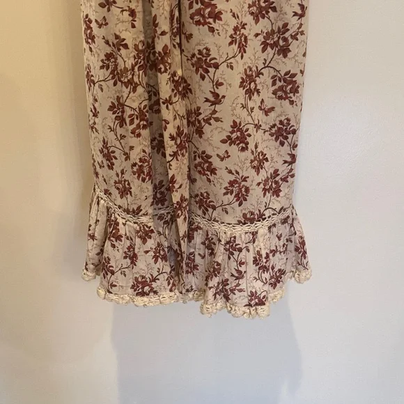 Doen Cream Maxi Dress with Burgundy Floral Print and Lace Trim - Picture 5 of 7